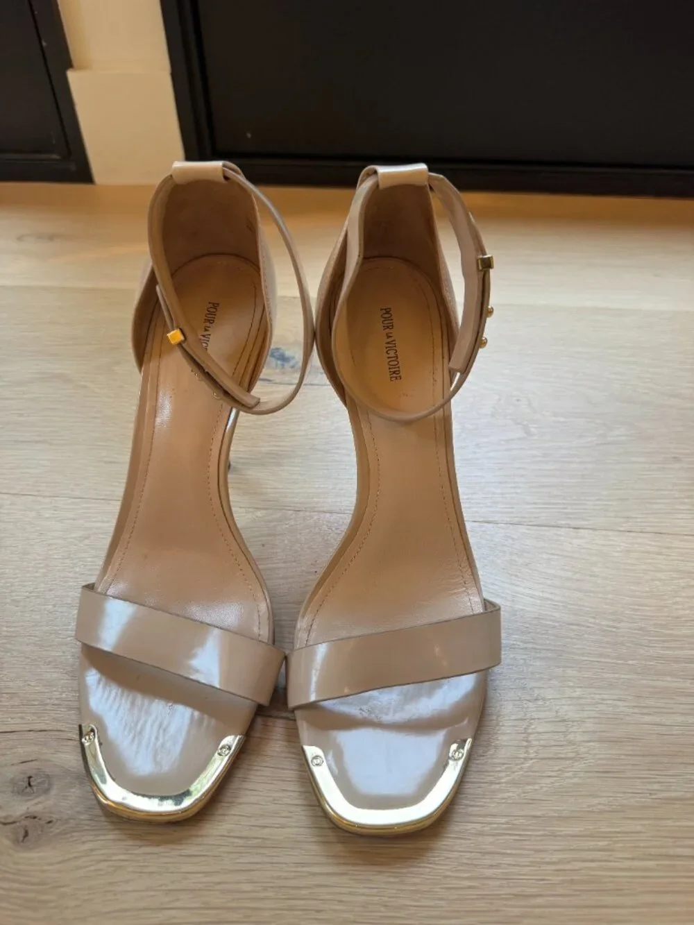 Pour La Victoire Nude Leather Gold Toe Ankle Strap Heels 9.5